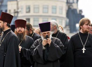 Din Adamları mı, Din Tüccarları mı?