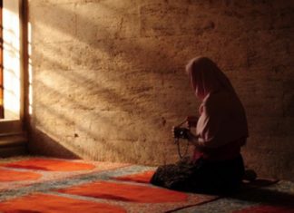 Kadınlara Cuma Namazı Farz mıdır?